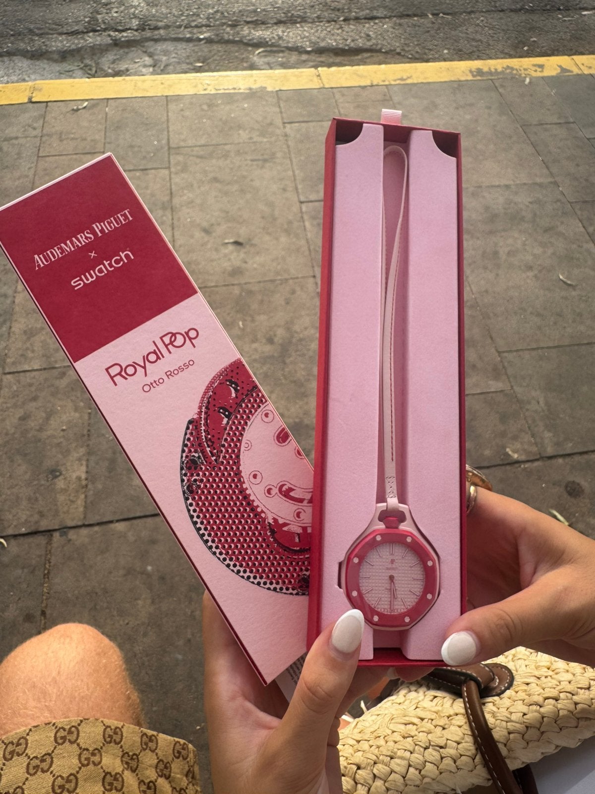 AP x Swatch Royal Pop OTTO ROSSO, Bijoux, Sacs & Beauté, Montres | Hommes, Enlèvement ou Envoi, Neuf, Swatch