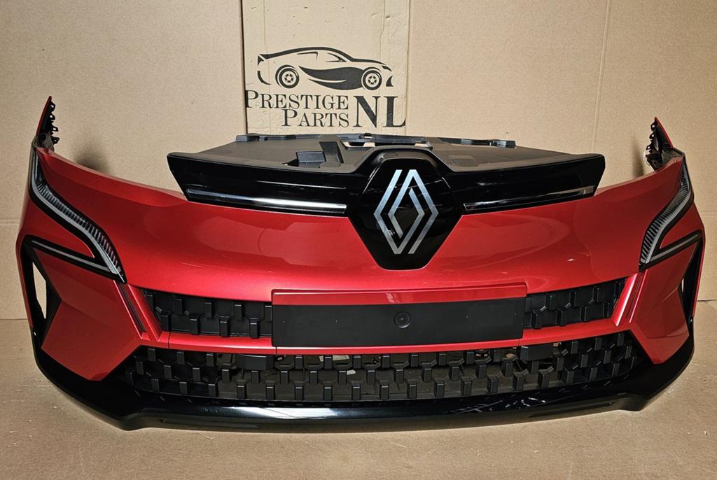 Voorbumper Renault MEGANE 5 V E-TECH COMPLEET bj.2022-2026, Gebruikt, -, Ophalen of Verzenden, Bumper