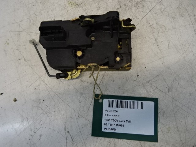 SERRURE DE PORTE AVANT DROITE Peugeot 206 (2A / C/H/J/S), Utilisé, Avant, Peugeot