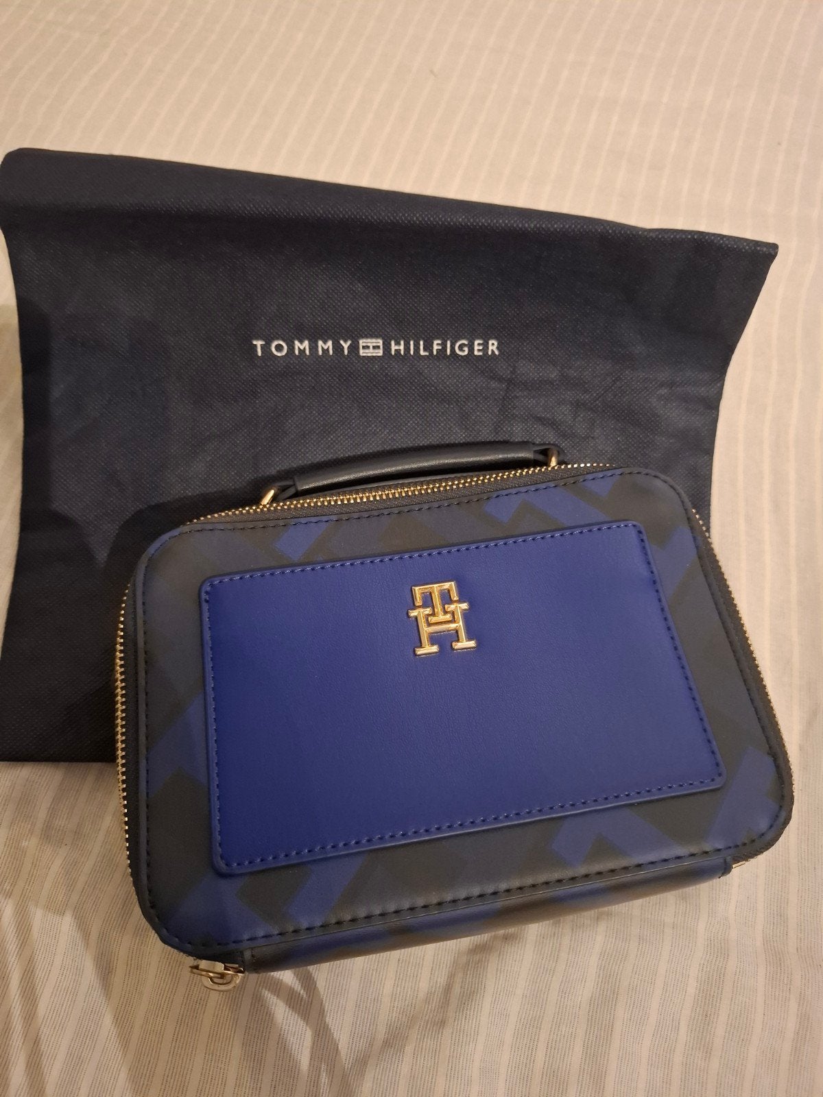 Tommy Hilfiger handtas (aan hand of crossbody) als nieuw!, Handtassen en Accessoires, Portemonnees, Ophalen of Verzenden, Zo goed als nieuw