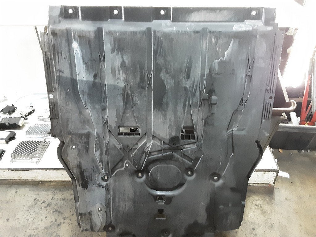 CACHE SOUS MOTEUR Mercedes-Benz A (177.0) (A2475202600), Mercedes-Benz, Mevr. I. Hauben, Utilisé, Rue de l'Espoir 34 34
4030  GRIVEGNÉE, BE