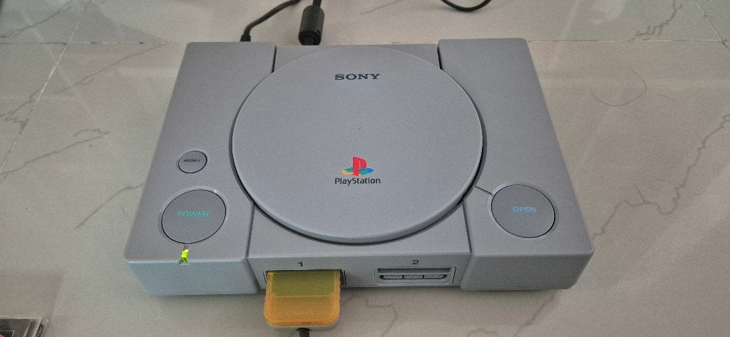 Playstation 1, Games en Spelcomputers, Ophalen of Verzenden, Zo goed als nieuw, Met 2 controllers, Met games