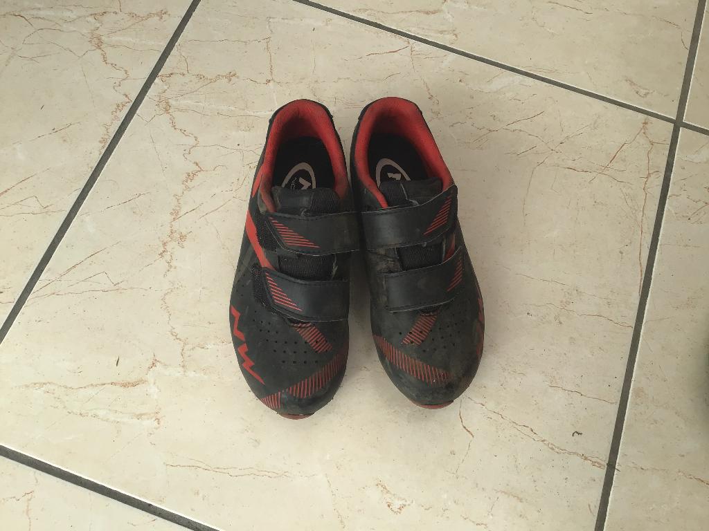 Mtb schoenen maat 35, Fietsen en Brommers, Fietsaccessoires | Fietskleding, Ophalen, Schoenen
