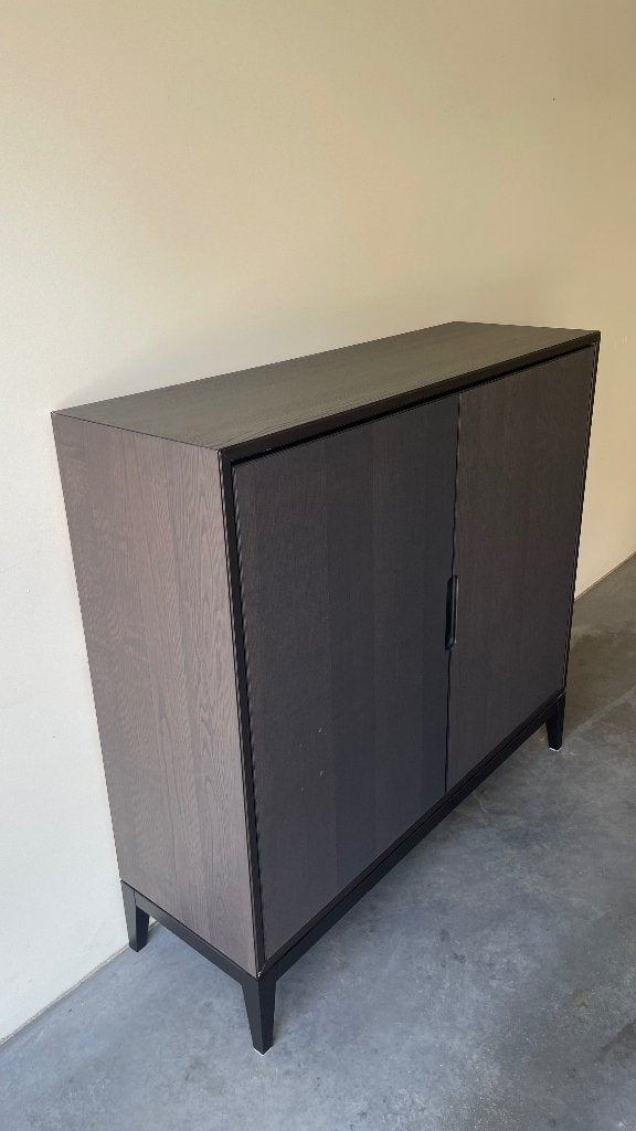 Moderne IKEA plankenkast zwartbruin 98x118x38, Ophalen, Met plank(en), Gebruikt, 100 tot 150 cm