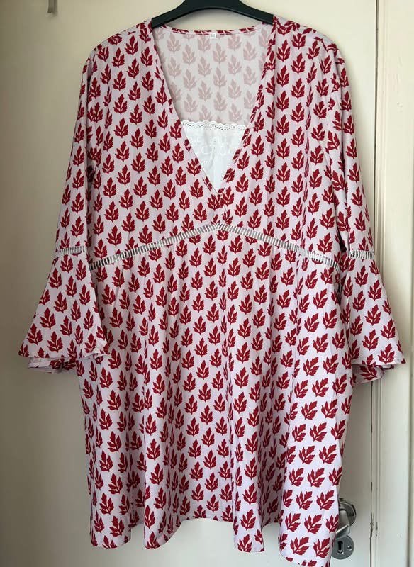 Tunique Grande Taille – Motif Feuillage Bordeaux – 5XL, Enlèvement ou Envoi, Comme neuf, Blanc