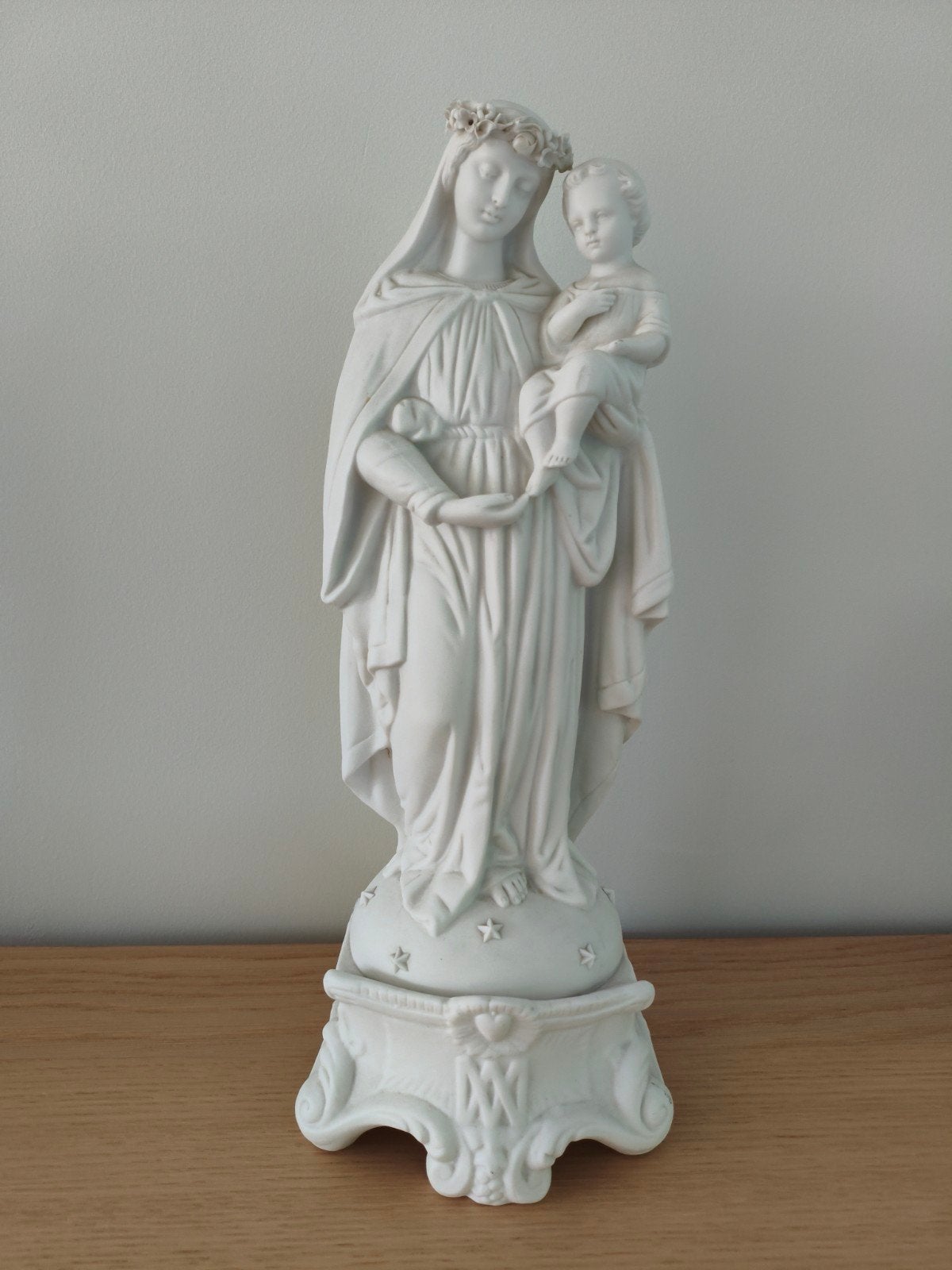 Maagd Maria met kindje Jezus in biscuitporselein, Ophalen