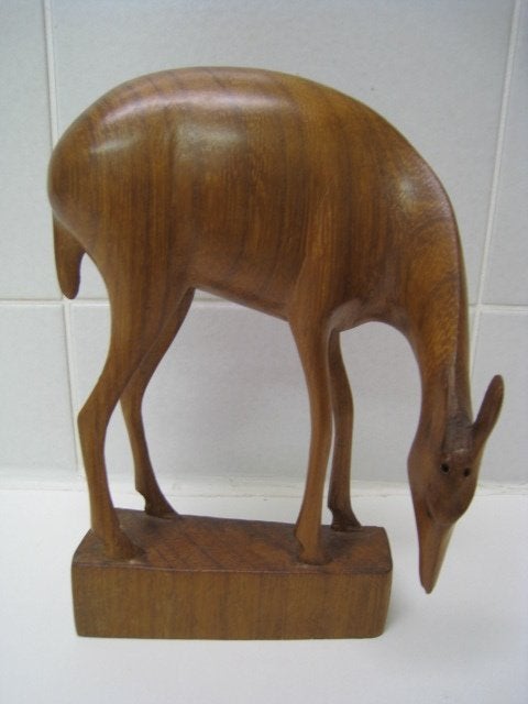 Beeld hert, in hout, uit Afrika meegebracht in jare 60, Antiek en Kunst, Kunst | Beelden en Houtsnijwerken, Ophalen, Afrika, Hout