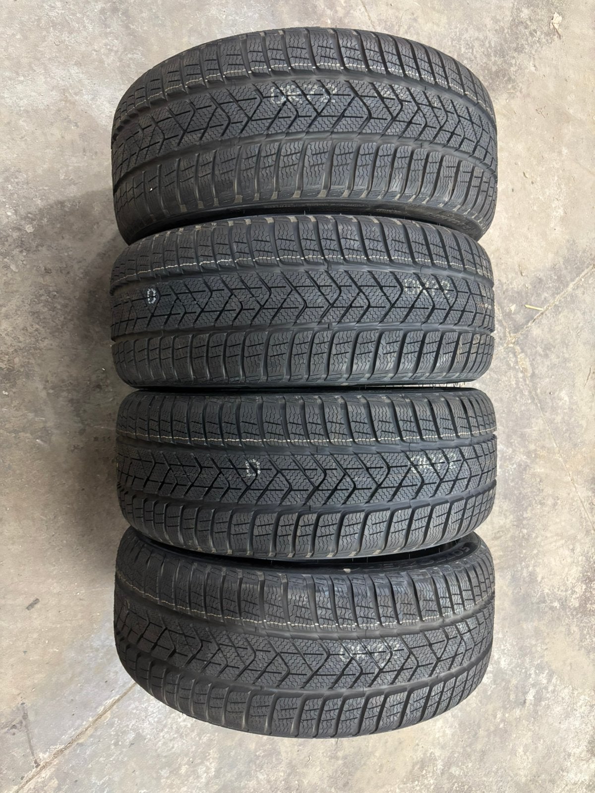 4 nieuwe winterbanden Pirelli Sottozero 225/40R19 93H, Auto-onderdelen, Banden en Velgen, Nieuw, Winterbanden, Band(en), Personenwagen