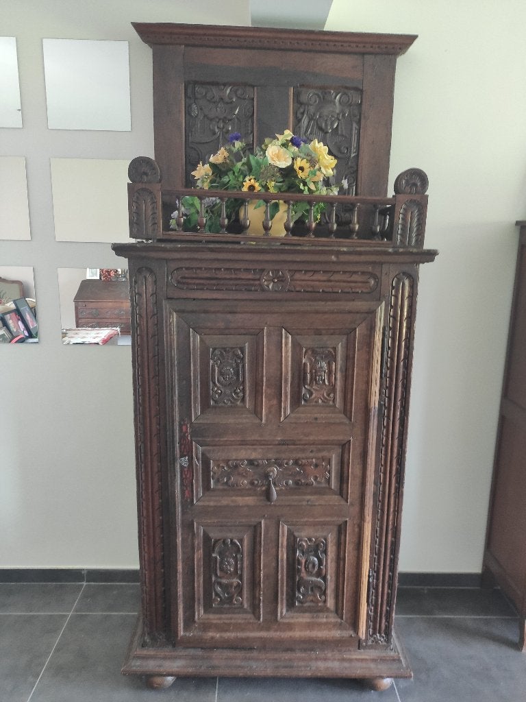 Meuble breton en châtaignier sculpté époque1860, bonnetière., Maison & Meubles, Enlèvement, Utilisé, Autres essences de bois, Avec tablette(s)