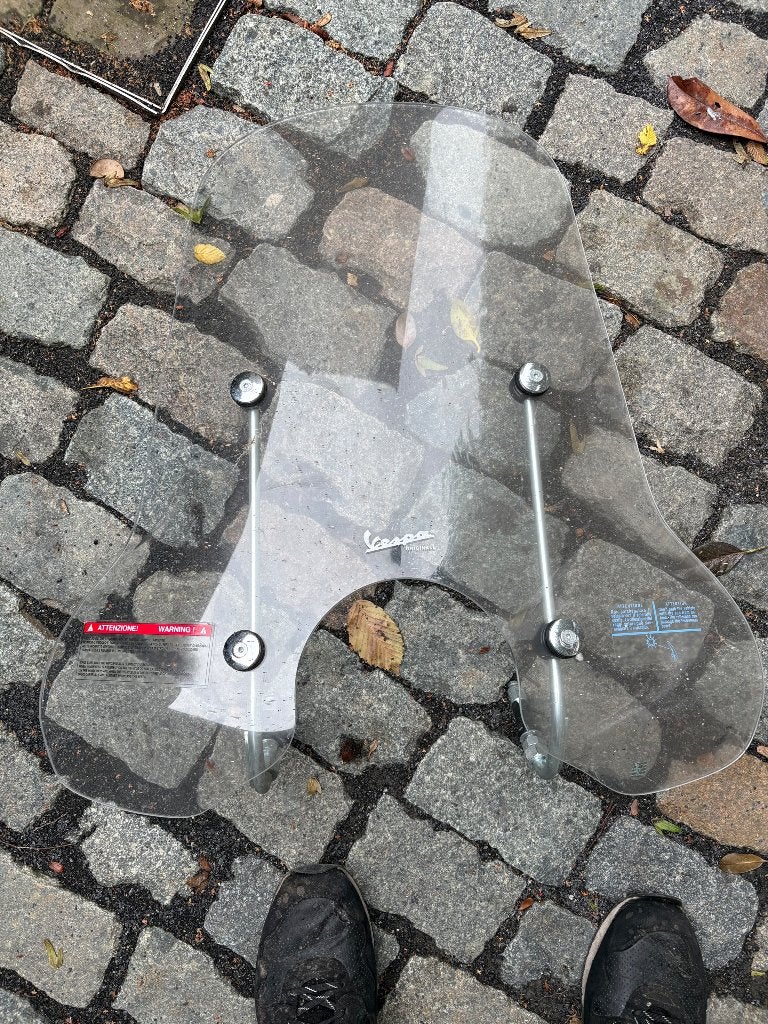 Vespa regen en wind scherm, Fietsen en Brommers, Brommers | Vespa, Ophalen, Zo goed als nieuw, Klasse B (45 km/u), Overige modellen