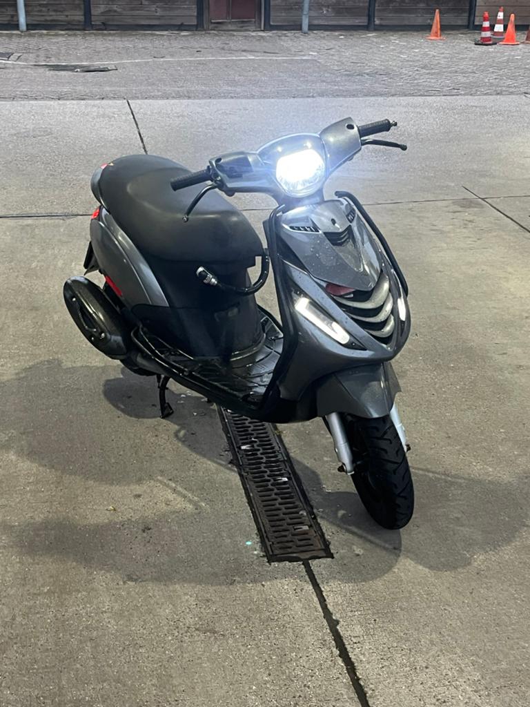 TEKOOP: zip iget a-klasse, Fietsen en Brommers, Ophalen, Zo goed als nieuw, Zip
