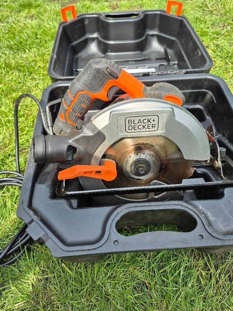 Cirkelzaag Black & Decker CS1550 op netstroom, Bricolage & Construction, Outillage | Scies mécaniques, 1200 watts ou plus, Comme neuf