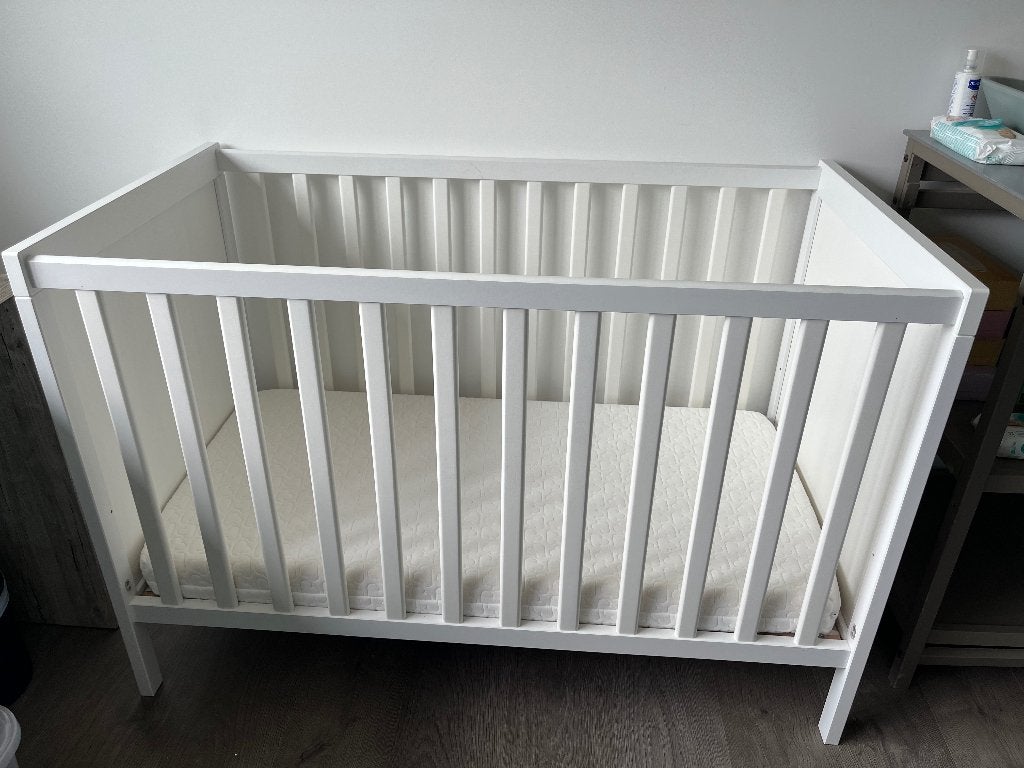 IKEA SUNDVIK ledikant + AeroSleep matras – complete set, Ophalen, Zo goed als nieuw, Ledikant