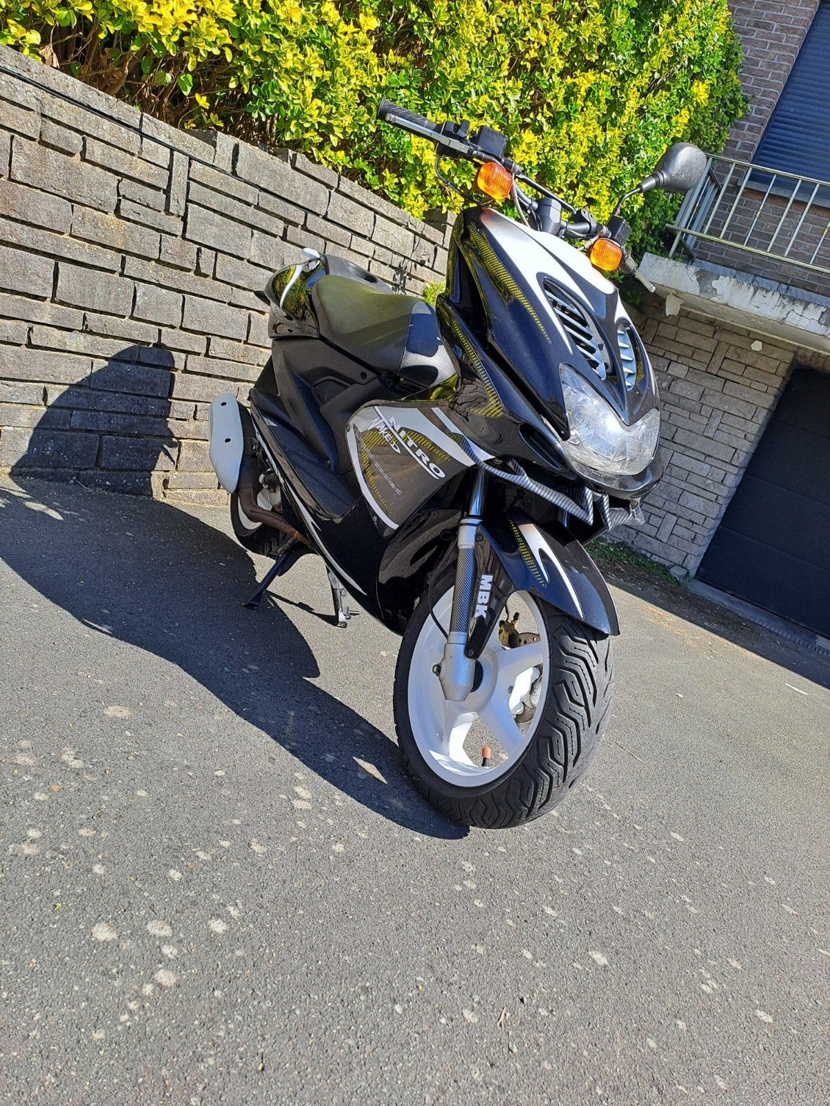 Nitro naked, Électrique