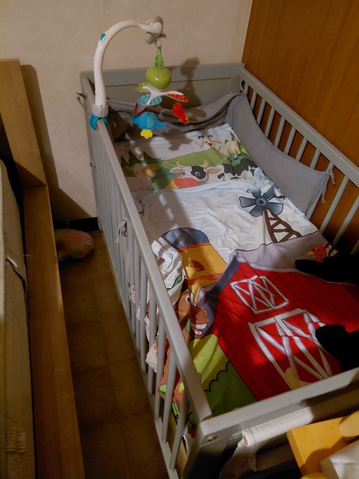 beby bed, Kinderen en Baby's, Kinderkamer | Stapelbedden en Hoogslapers, Ophalen of Verzenden, Zo goed als nieuw, Overige typen