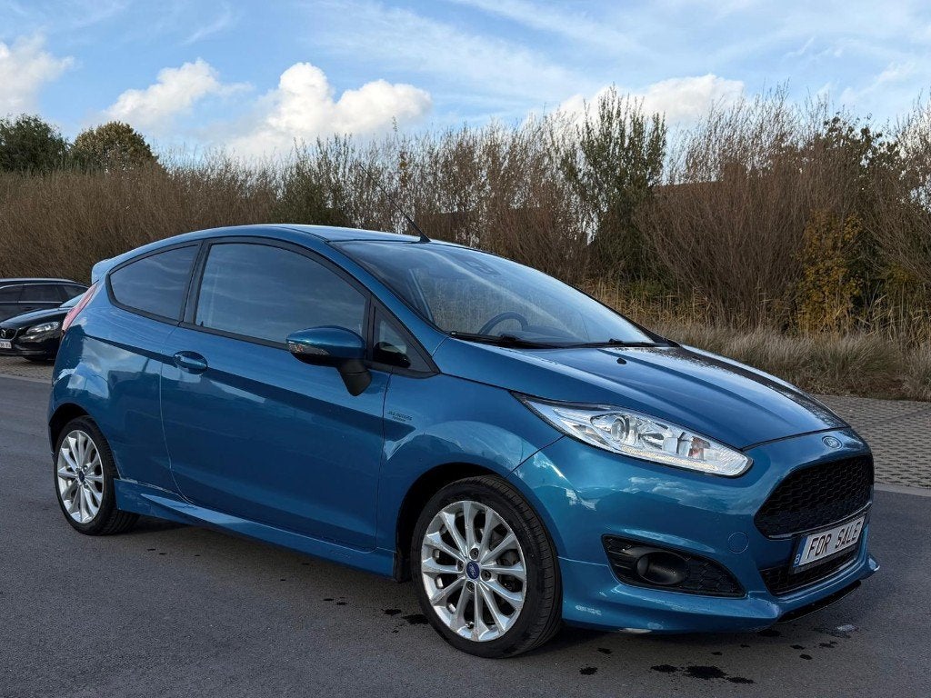 Démarrage/arrêt de la Ford Fiesta 1.6 TDCi ECOnetic, Euro 5, Bleu, Diesel, Particulier