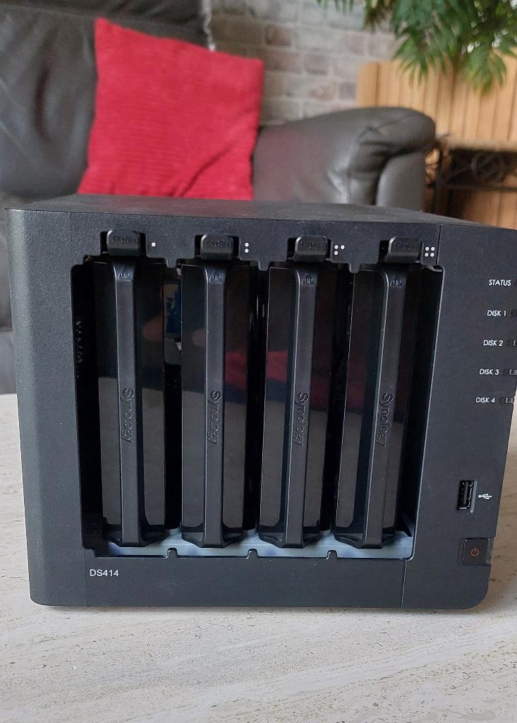 NAS Synology DS - 414  / 4 x Baies - Etat impeccable, Computers en Software, NAS, Ophalen, Zo goed als nieuw
