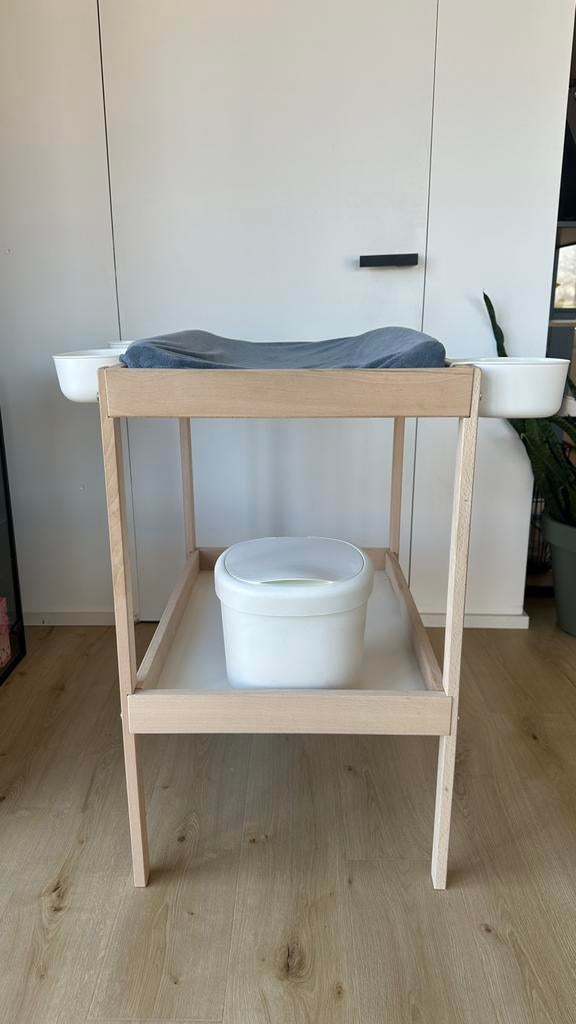 Luiertafel met bijhorend kussen, opbergbakjes en vuilbakje, Ophalen, Zo goed als nieuw