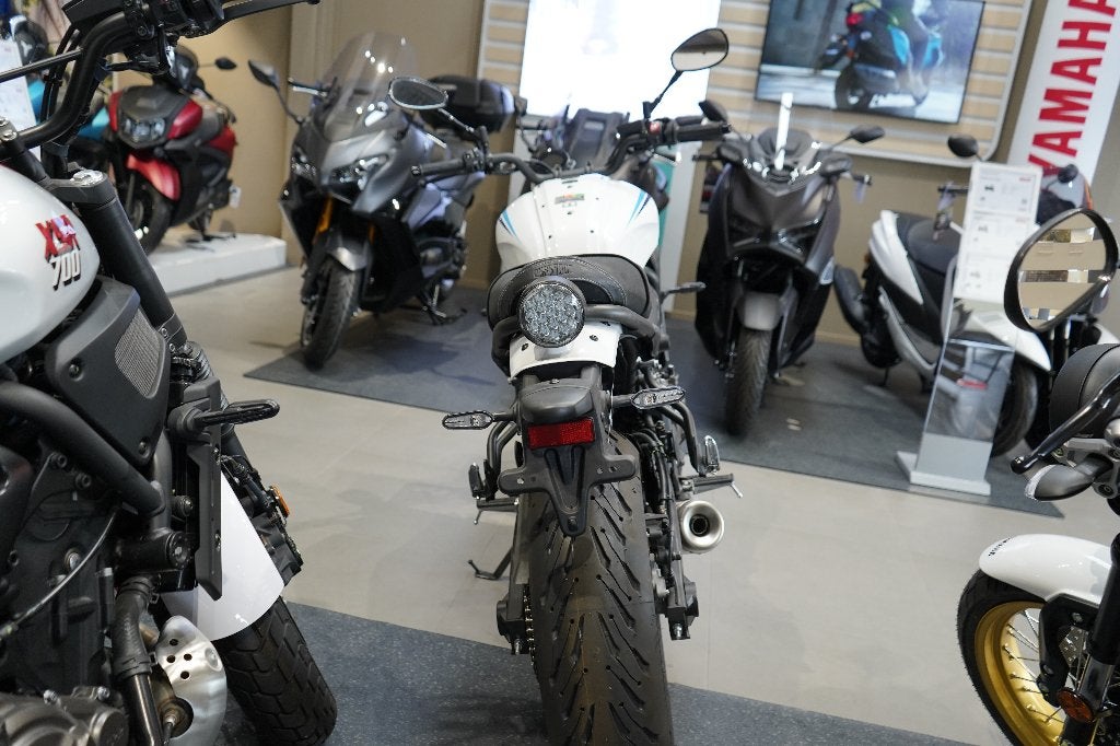 Yamaha XSR700 (A2 35KW - A 54KW) - NIEUW, Motoren, 700 cc, 2 cilinders, Nieuw, Bedrijf