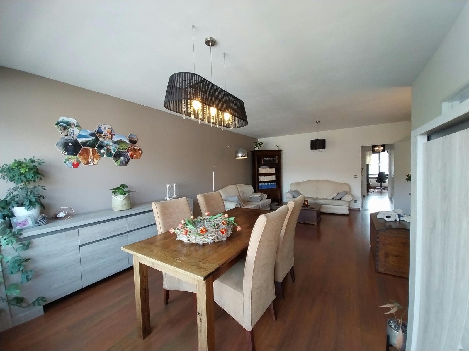 Vol houten tafel, Huis en Inrichting, Ophalen, Gebruikt, 100 tot 150 cm, Klassiek
