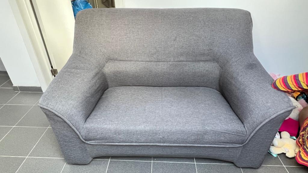 Compacte grijze 2-zits sofa – goede staat, Ophalen, Zo goed als nieuw, Stof