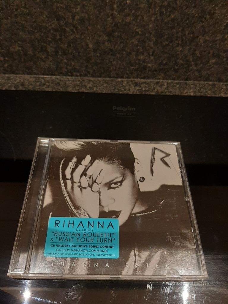 Toffe CD "Rihanna" Russian Roulette en Wait Your Turn, Cd's en Dvd's, Ophalen of Verzenden, Zo goed als nieuw
