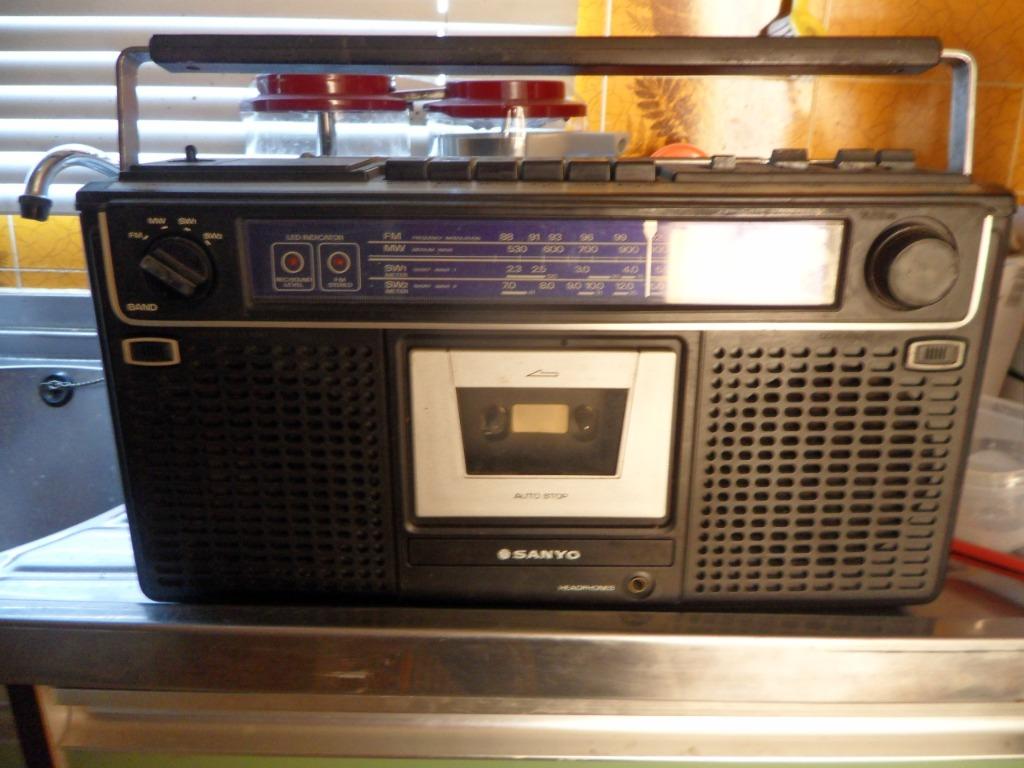 vintage radio cassette sanyo m.9902k, Enlèvement ou Envoi