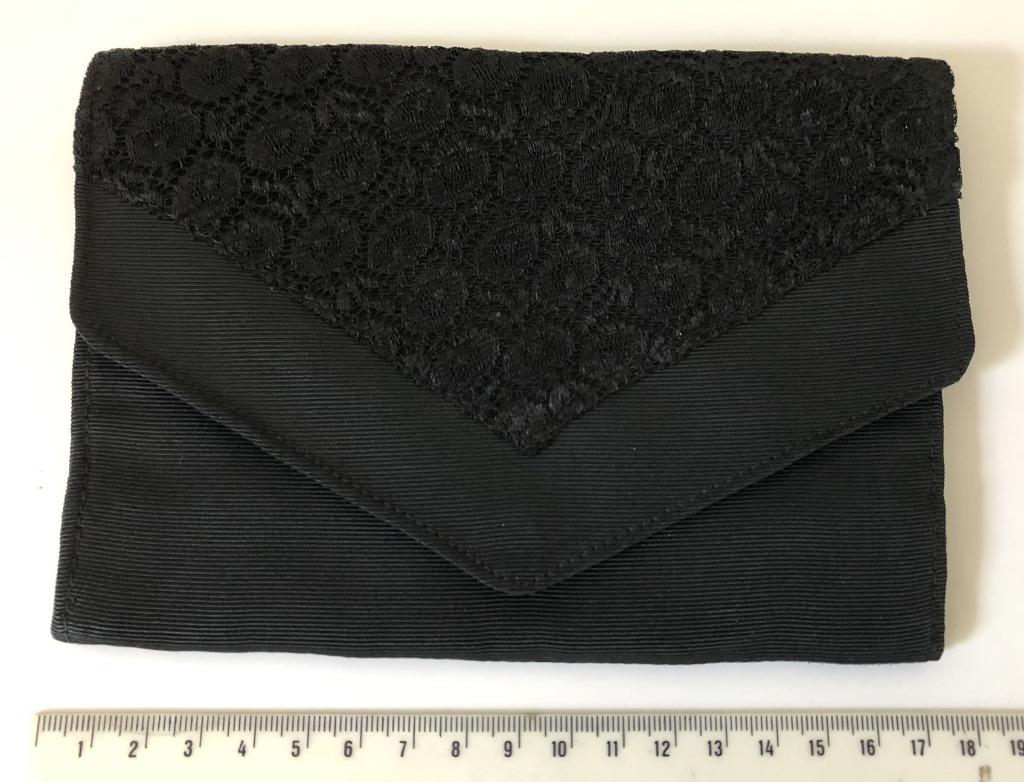 Mini clutch zwart - met zwartkanten decoratie, Handtassen en Accessoires, Tassen | Damestassen, Ophalen of Verzenden, Gebruikt