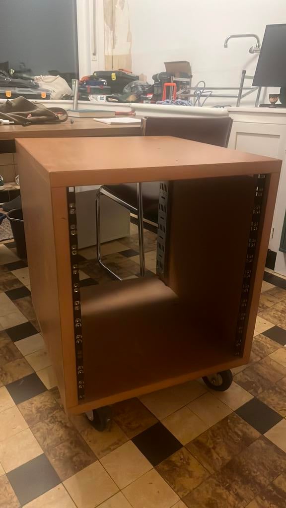 Stevige 19” rack met hoogwaardige wielen, Ophalen, Zo goed als nieuw