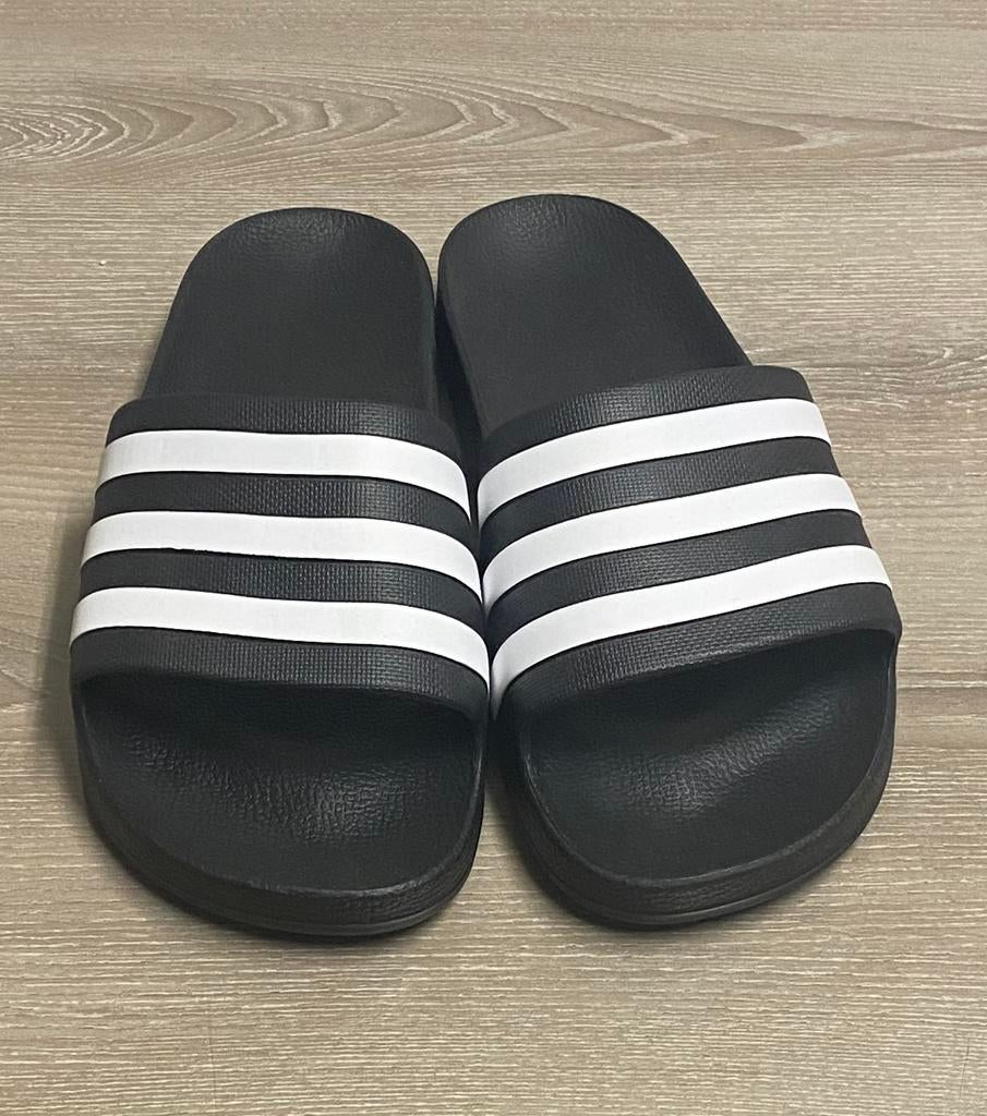 Nieuwe Adidas T42 teenslipper, prijs: 25€, Kleding | Heren, Schoenen, Sandalen, Zwart, Nieuw, Ophalen of Verzenden