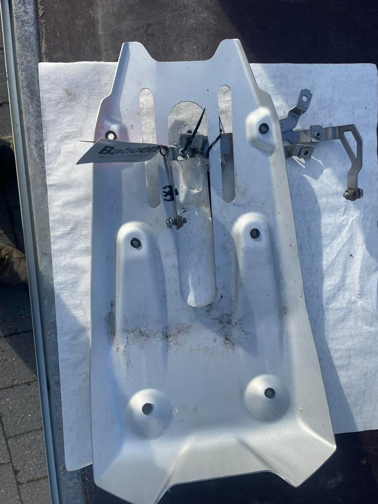 Bodemolaat 1300GS, Motoren, Ophalen