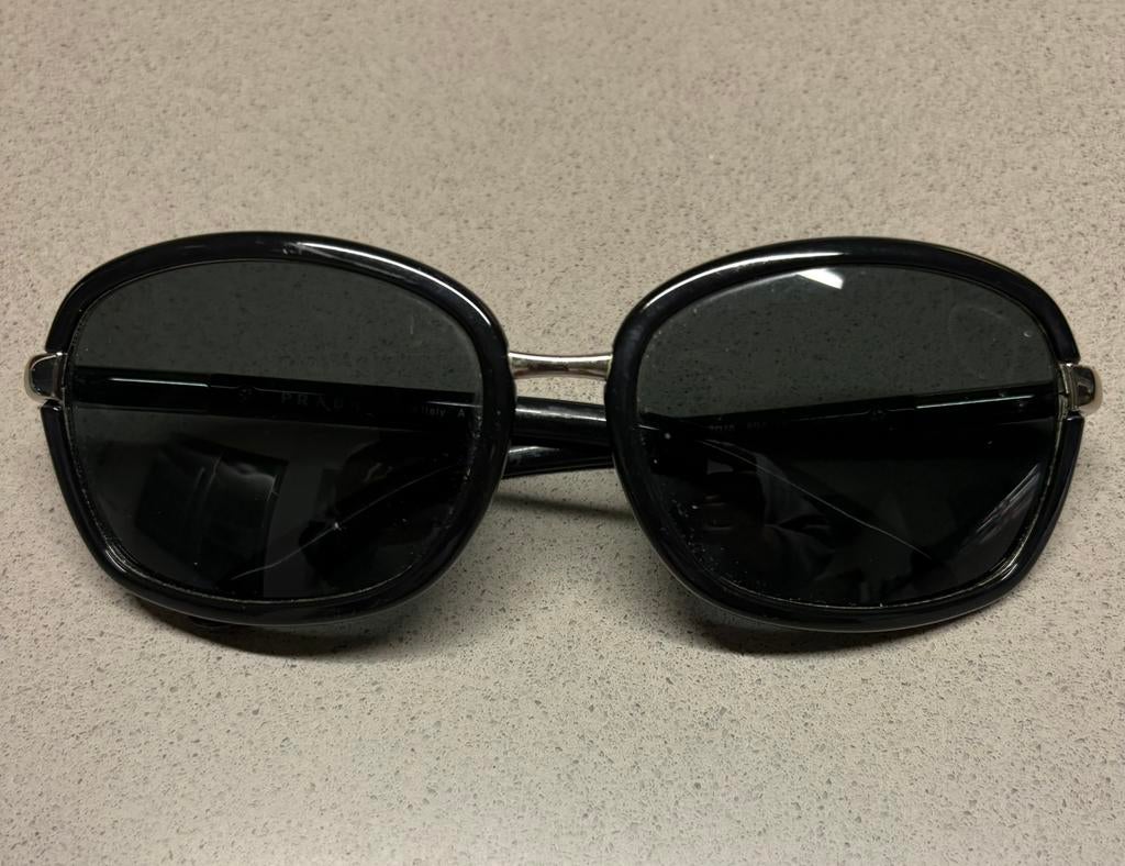 Prada vintage zonnebril zwart - Made in Italy, Handtassen en Accessoires, Zonnebril, Prada, Zwart, Ophalen of Verzenden