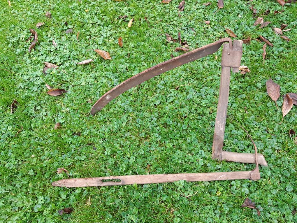 Faux ancienne à manche court, Enlèvement