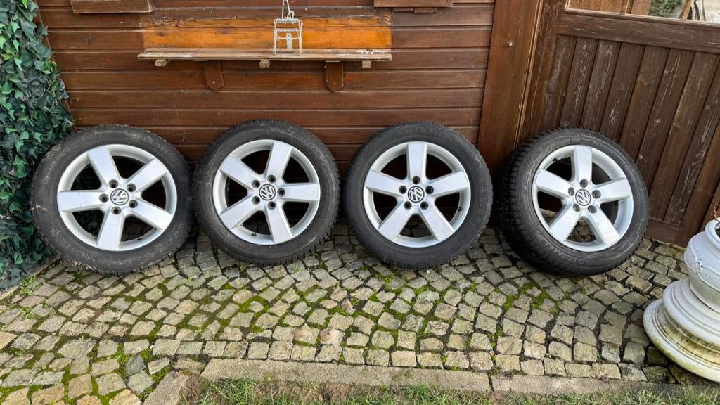 Velgen met winterbanden vw audi skoda, Auto-onderdelen, Banden en Velgen, 16 inch, Banden en Velgen, 205 mm, Winterbanden