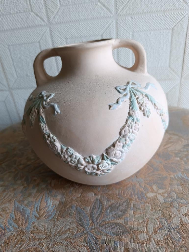 Vase en poterie, Enlèvement