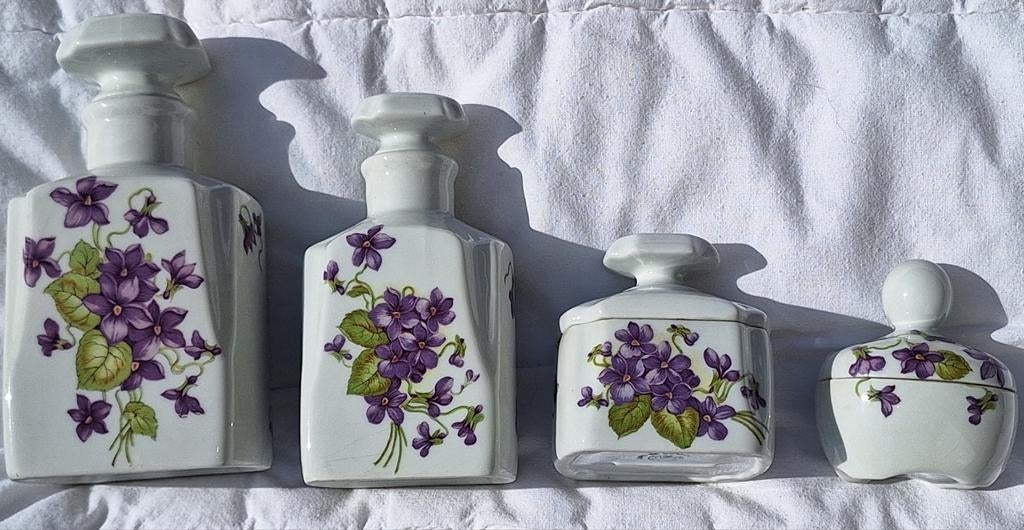 Set de toilettes porcelaine de Limoges, Antiquités & Art, Antiquités | Céramique & Poterie, Enlèvement ou Envoi