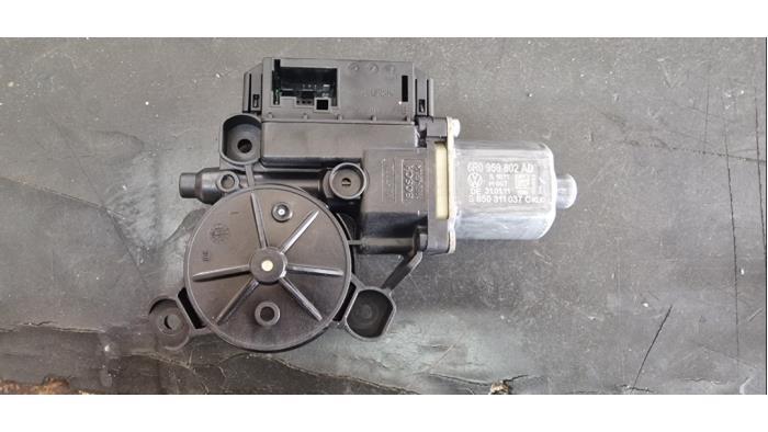 Moteur de vitre portière d'un Volkswagen Polo, Autos : Pièces & Accessoires, Enlèvement ou Envoi, 3 mois de garantie, Utilisé