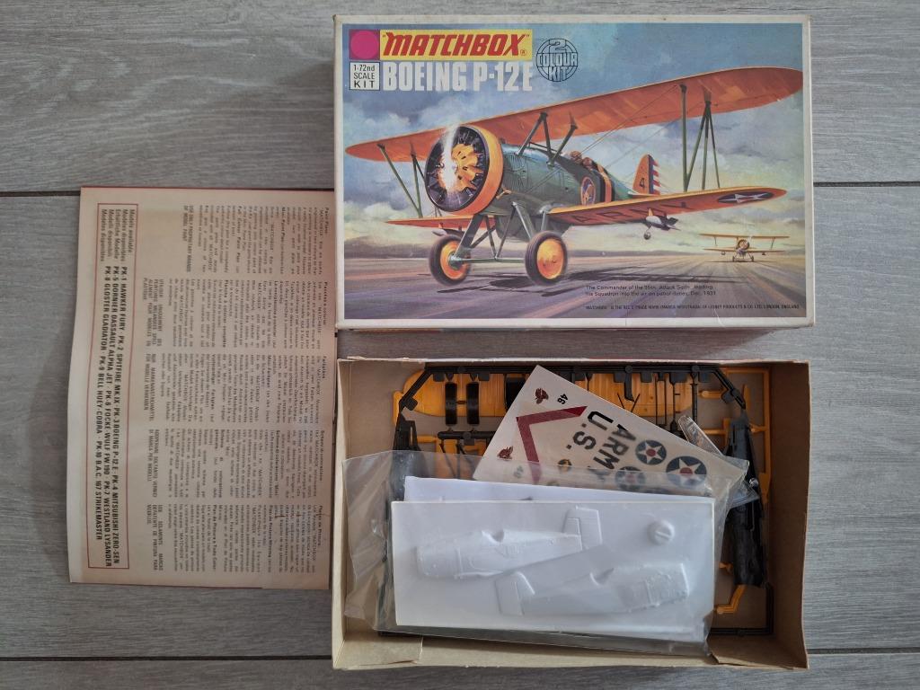 Matchbox Boeing P-12E, Ophalen