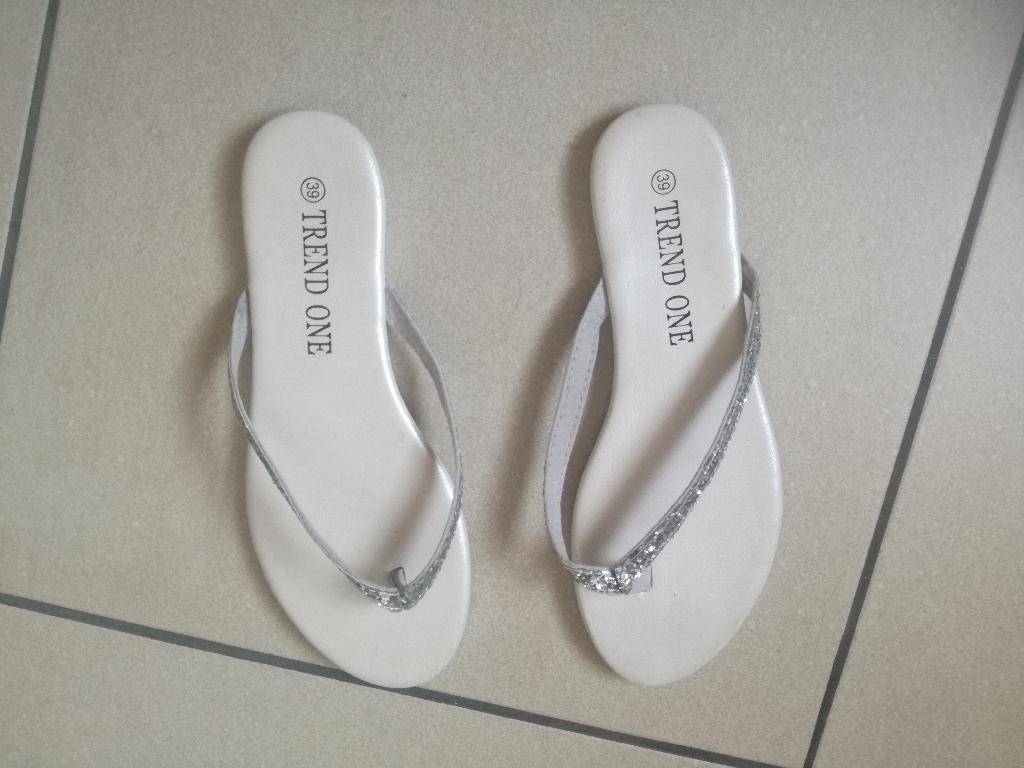 tongs Trend One, Enlèvement ou Envoi, Comme neuf, Trend One, Blanc