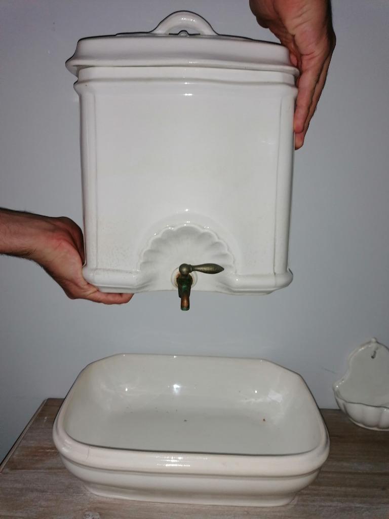 Porseleinen waterbakje en zeepbakje, Enlèvement