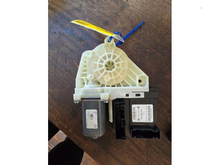 Moteur de vitre portière d'un Volkswagen Golf, Autos : Pièces & Accessoires, Enlèvement ou Envoi, 3 mois de garantie, Utilisé