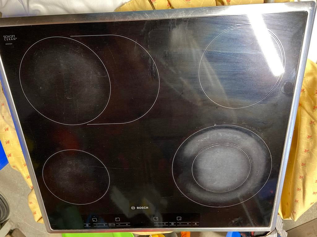 Taque de cuisson Bosch, Electroménager, 4 zones de cuisson, Enlèvement, Utilisé, Encastré