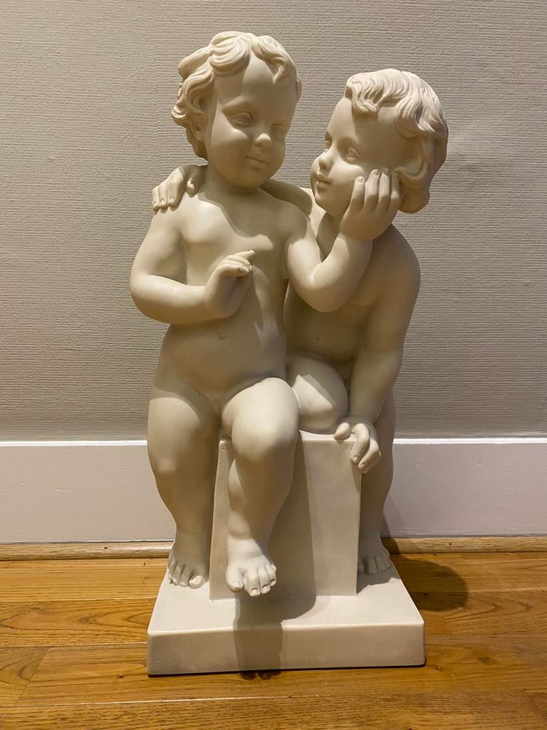 Wit gegoten marmeren beeld van 2 figuren H48cm, Antiek en Kunst, Ophalen