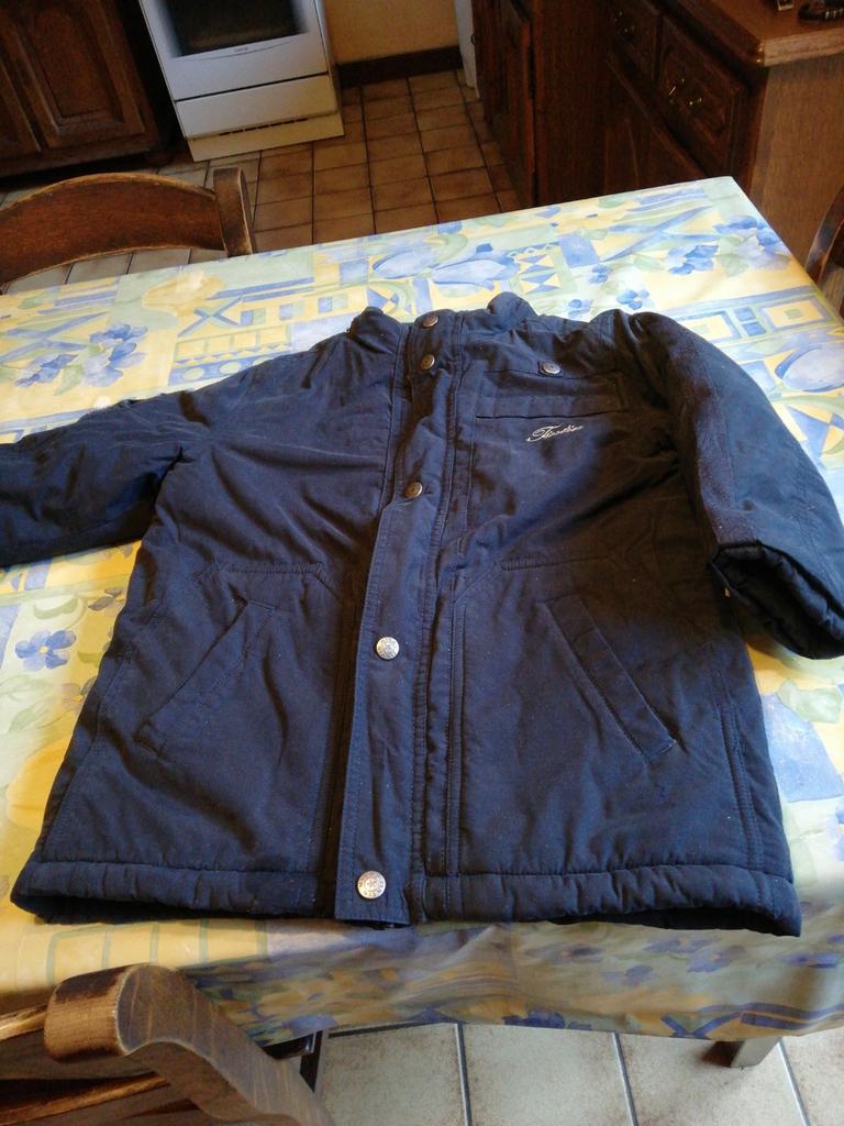 Veste Tintin doublée polaire. Taille 8 ans. Bleu marine., Enfants & Bébés, Enlèvement ou Envoi, Comme neuf