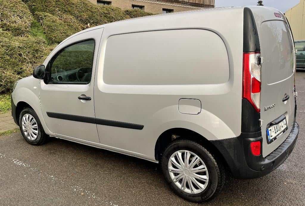 RENAULT KANGOO UTILIT 3 PLACES 06/2018 EURO 6 OK LEZ, Auto's, Bestelwagens en Lichte vracht, Bedrijf, Te koop, Bluetooth, Boordcomputer
