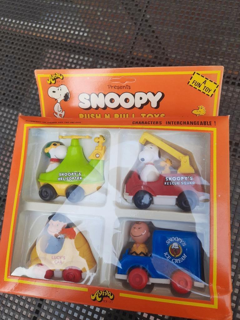 SNOOPY SET van 4 PUSH-N-PULL VOERTUIGEN * NIEUW *VINTAGE, Verzamelen, Ophalen, Snoopy, Nieuw, Beeldje of Figuurtje