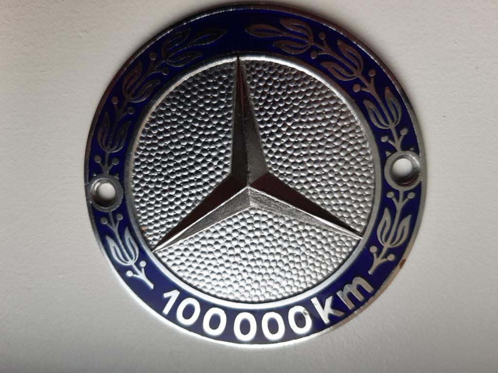 Vintage badge Mercedes 100000km, Ophalen, Nieuw, Mercedes-Benz