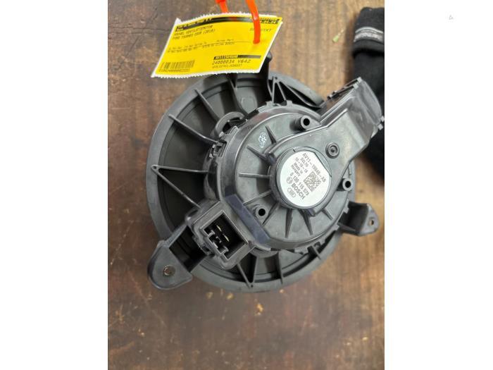 Kachel Ventilatiemotor van een Ford Tourneo Courier, Auto-onderdelen, Ophalen of Verzenden, 3 maanden garantie, Gebruikt, Ford