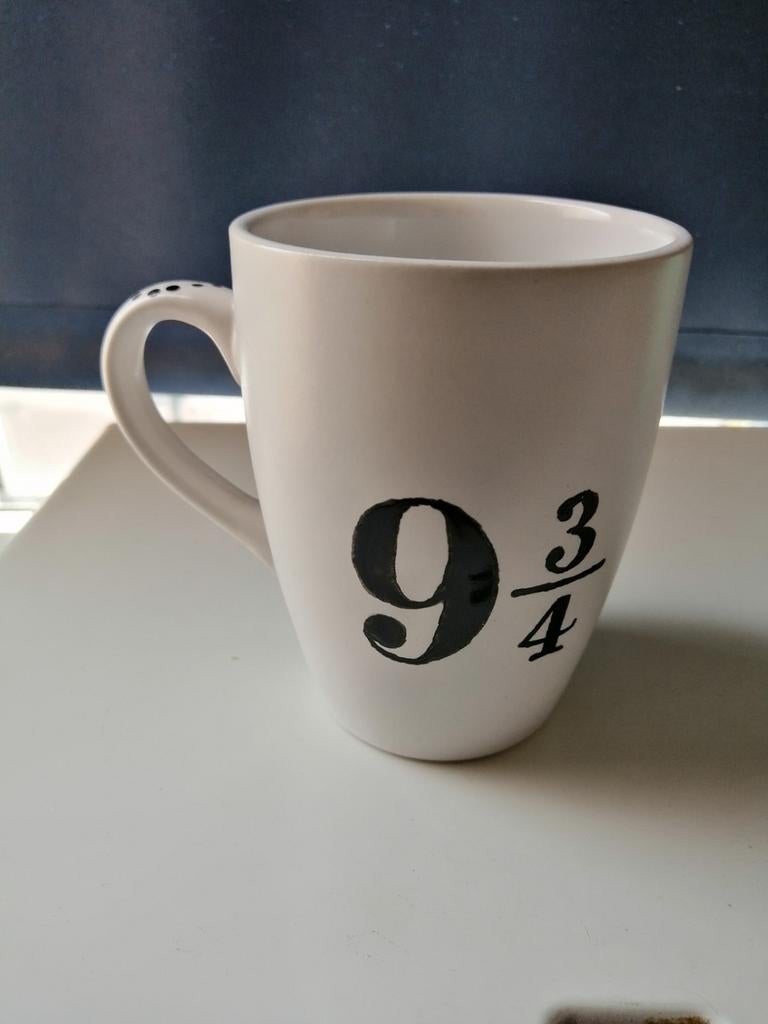 Mug en porcelaine décoré à la main, Maison & Meubles, Enlèvement ou Envoi, Comme neuf, Porcelaine
