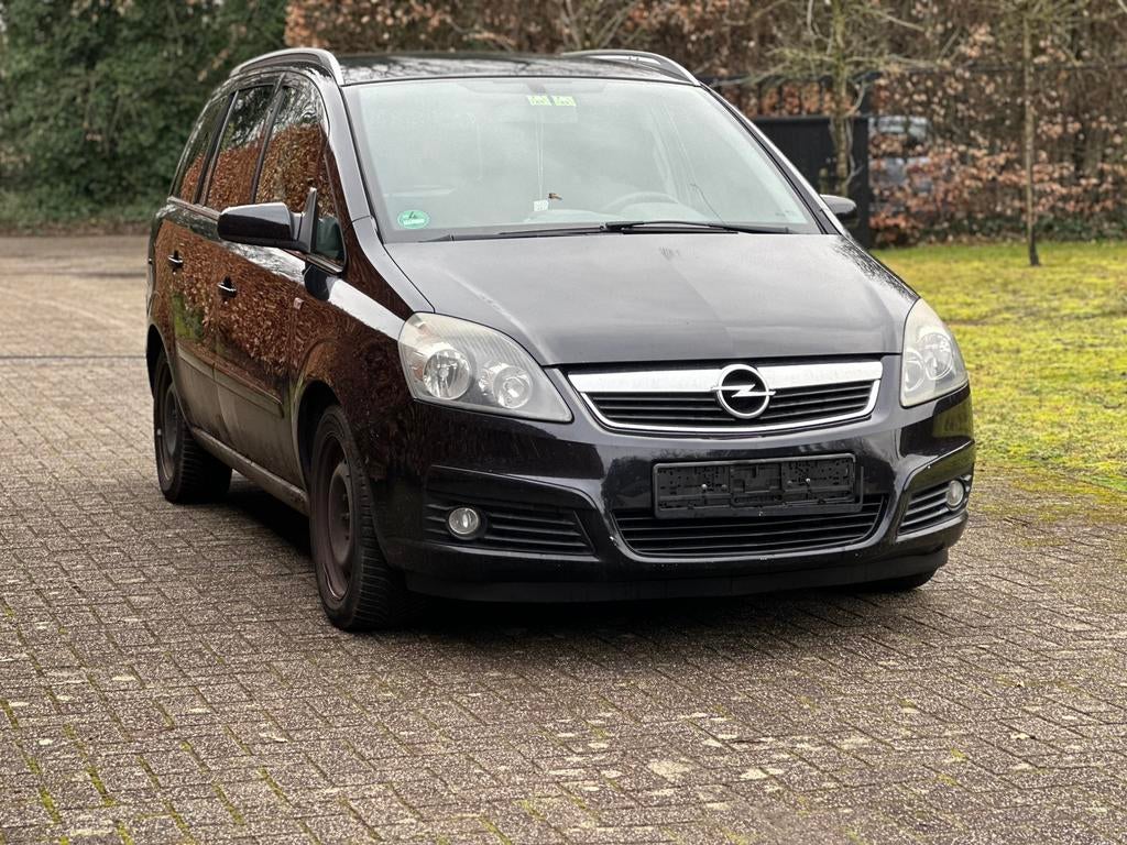 Opel zafira 1.8 Benzine 7 zitplaatsen lez ok 850€, Auto's, Monovolume, Electronic Stability Program (ESP), Bedrijf, 5 deurs